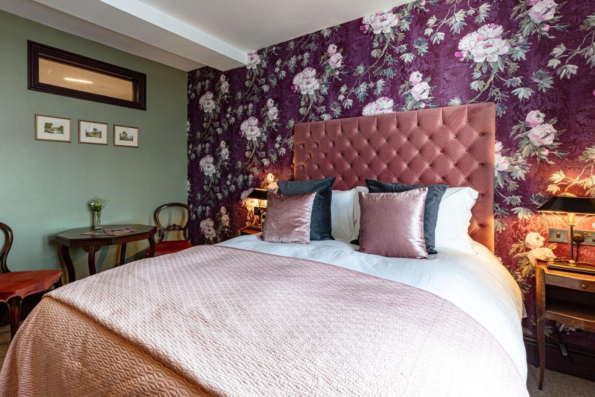The Red Lion Hotel London Exterior photo